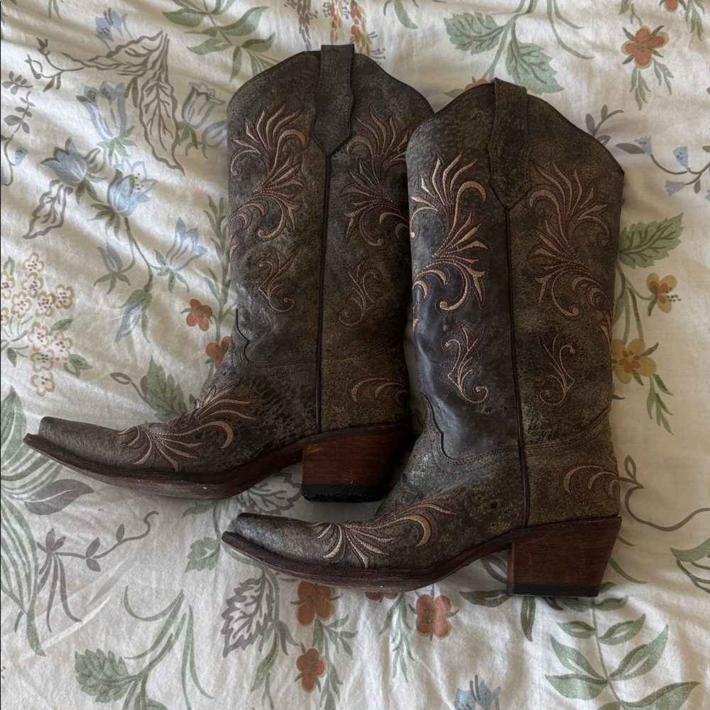 Circle G Brown Embroidered Heeled Boots